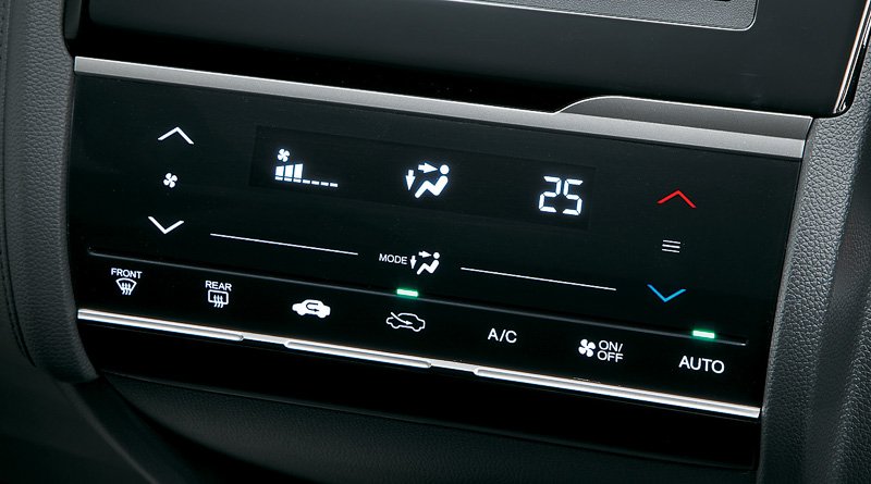 2014-Honda-Jazz-climate-control.jpg