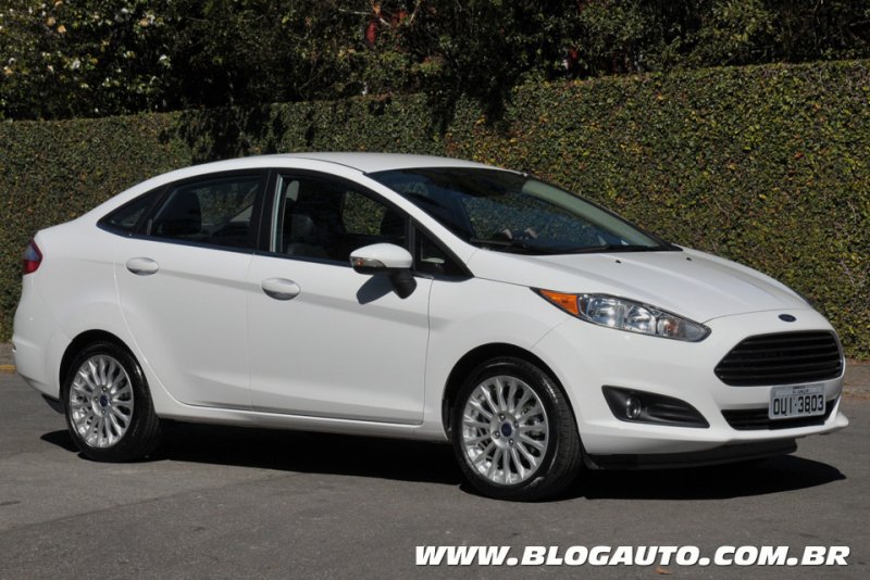 Ford-New-Fiesta-Sedan-2014-34.jpg