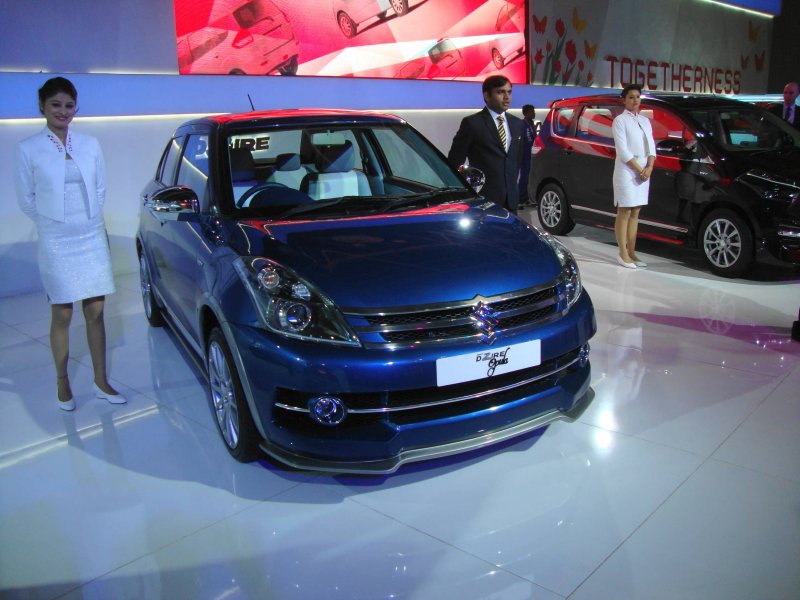 Maruti Displays Alto 800 Browzer At 2014 Auto Expo