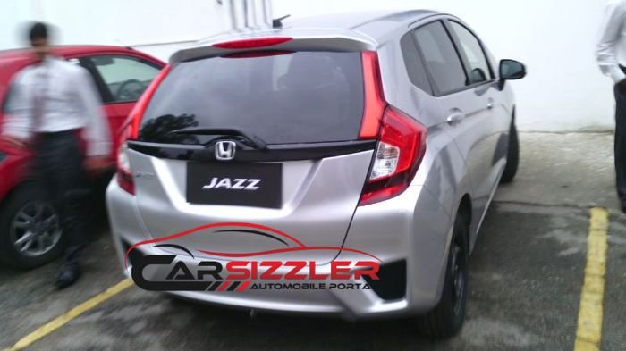 2014-Honda-Jazz-spied-in-India-rear.jpg