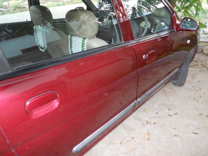 body colour door handles and side mirrors.JPG