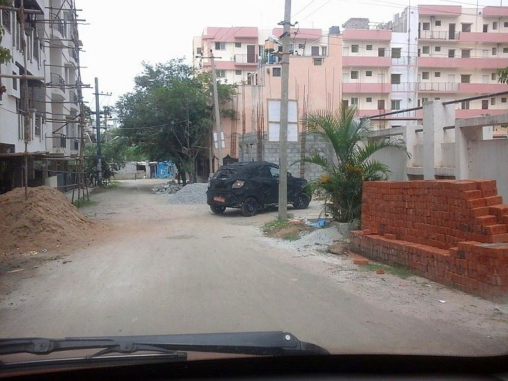 Mahindra-S101-Compact-SUV-Spyshot-3.jpg