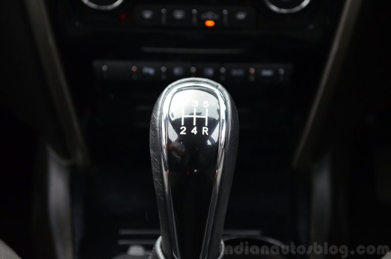 Tata-Zest-Revotron-Petrol-Review-gearlever.jpg