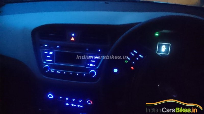 2014-Hyundai-Elite-i20-interior-lighting.jpg