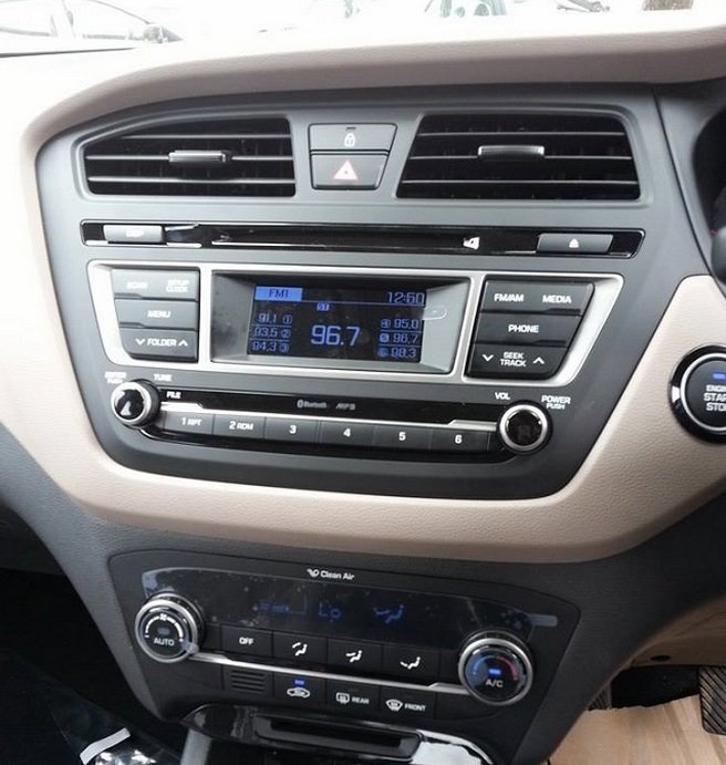 Spied-2015-Hyundai-Elite-i20-music-system.jpg