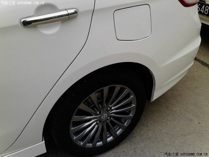 Suzuki-Alivio-spied-production-model-wheel.jpg