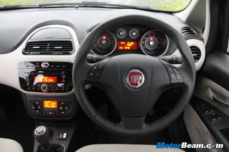 Fiat-Punto-Evo-vs-Hyundai-Elite-i20.jpg