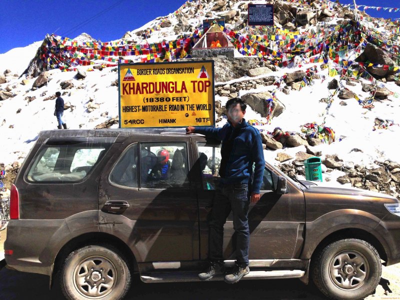 Khardungla with Safari .jpg