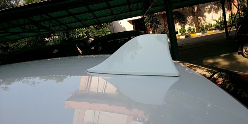 shark fin antenna2.jpg