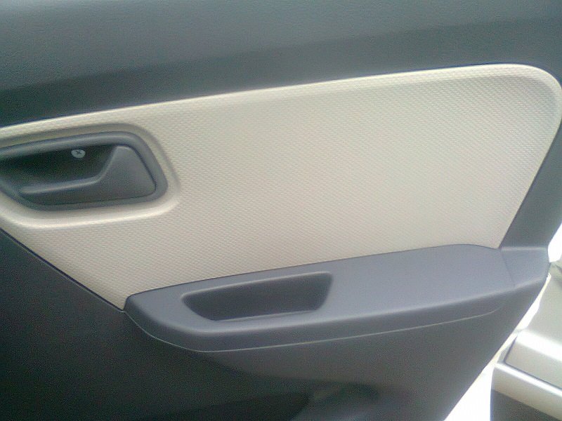 Alto 800 deals door panel price