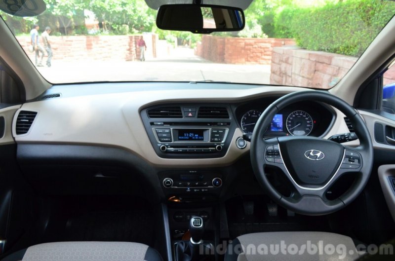 Hyundai-Elite-i20-Petrol-Review-interior-1024x677.jpg