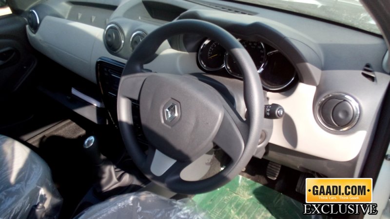 2015-Renault-Duster-for-India-spied-interior.jpg