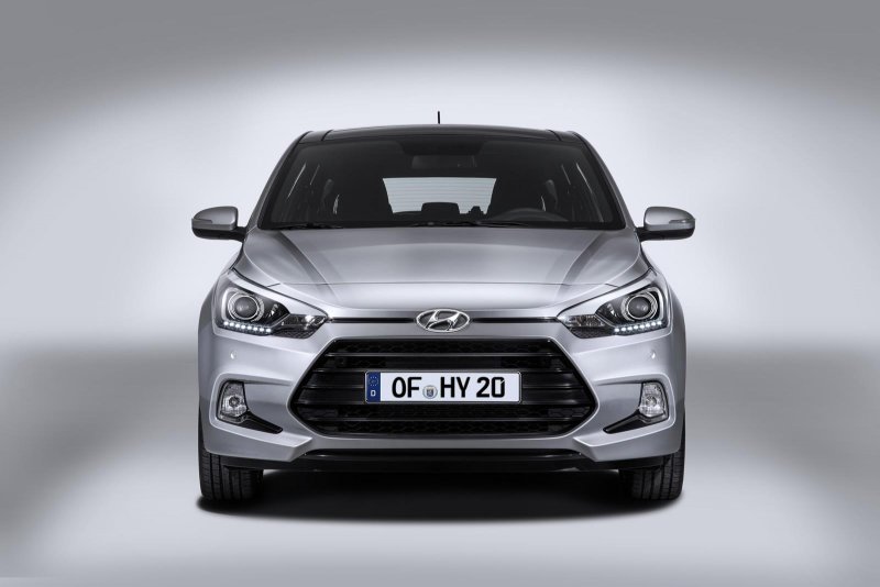 2015-Hyundai-i20-Coupe-front.jpg