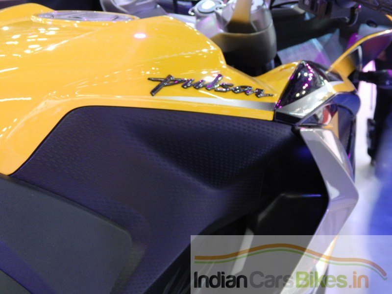Bajaj-Pulsar-400-Tank-Carbon-Fibre.jpg