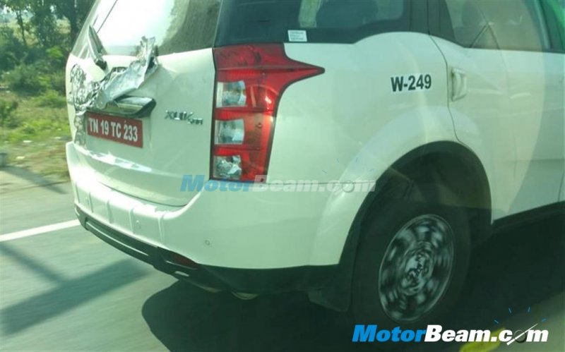 2015-Mahindra-XUV500-Spotted-Testing.jpg