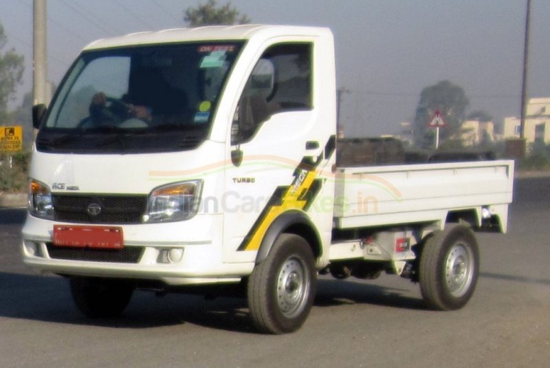 Tata-Ace-Mega-spied-1024x684.jpg