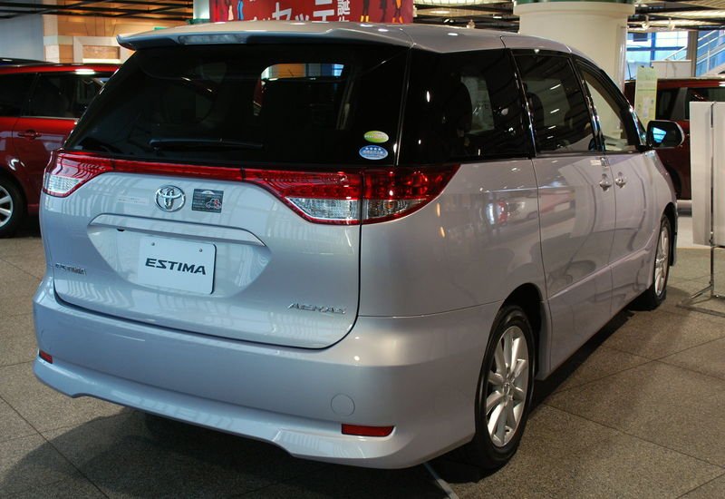 800px-2008_Toyota_Estima_02.jpg