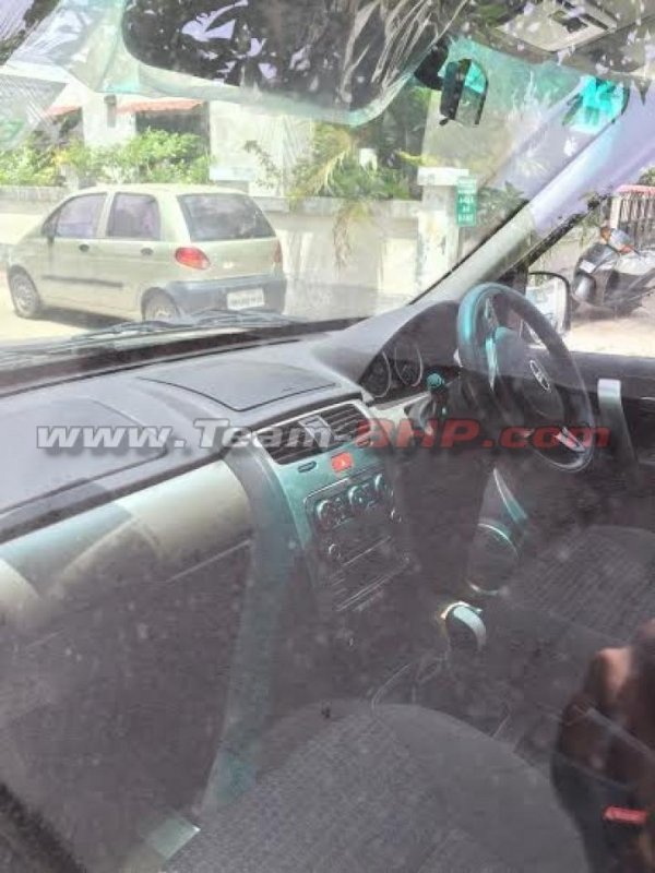 Tata-Safari-Storme-facelift-interior-spied.jpeg