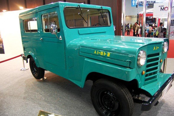 7.-The-first-vehicle-produced-in-Korea-the-1955-Sibal-on-display-at-the-2015-Seoul-Motor-Show.-P.jpg