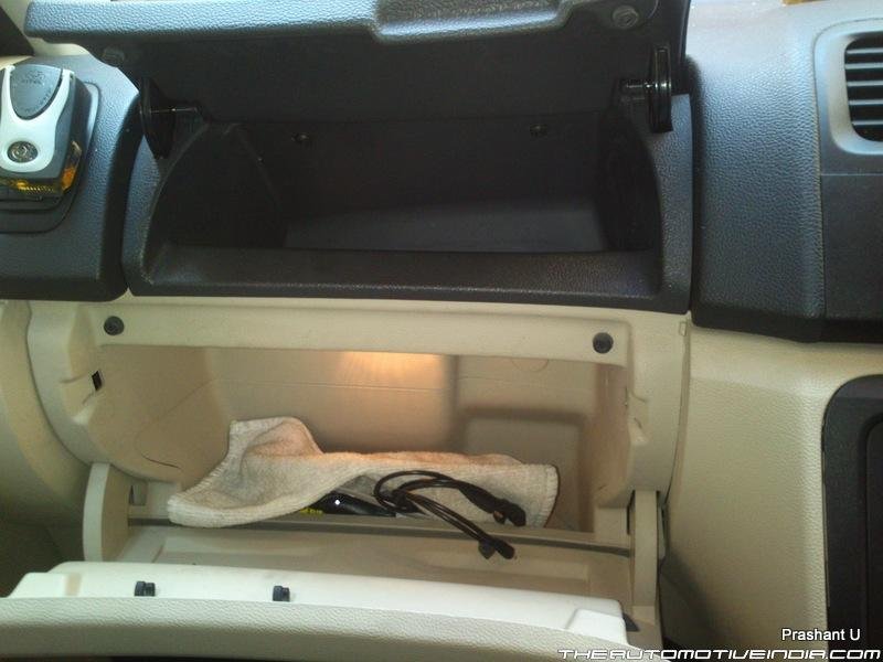 Skoda-Fabia-Ambiente-Glovebox.jpg