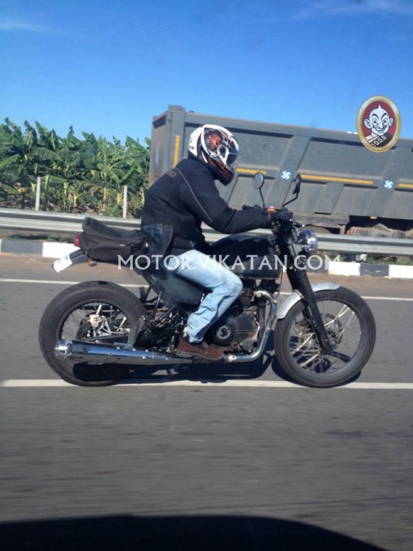 Royal-Enfield-Himalayan-Royal-Enfield-Adventure-motorcycle-spied-testing-768x1024.jpg