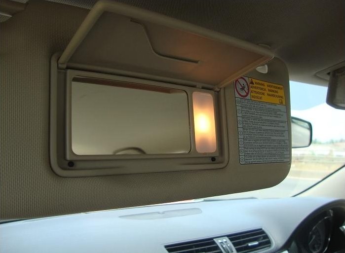 Maruti-Suzuki-Kizashi-Sun-Visor.JPG