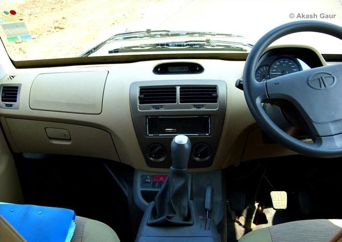 Tata-Venture-Dashboard-Interior.JPG