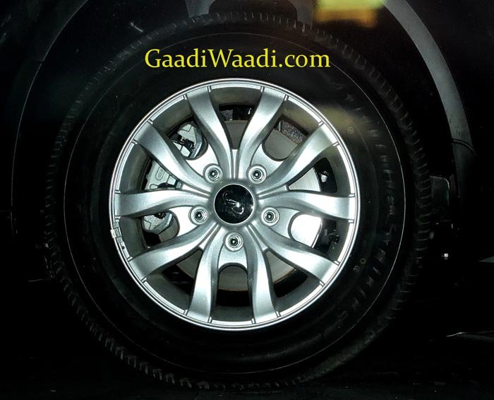 mahindra-xuv500-2015-alloywheel.jpg