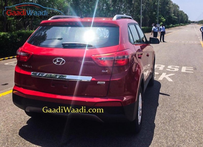 2015-Hyundai-Creta-rear-quarter-spotted-undisguised-outside-plant-900x652.jpg