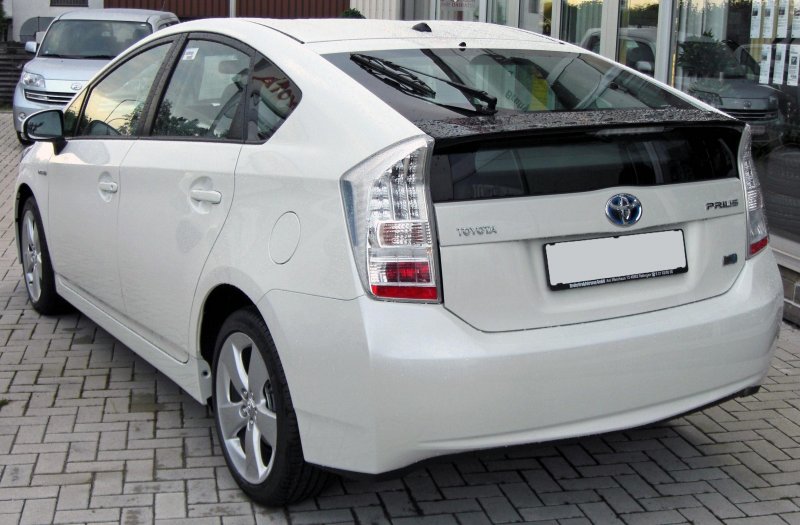 Toyota_Prius_III_20090710_rear.JPG