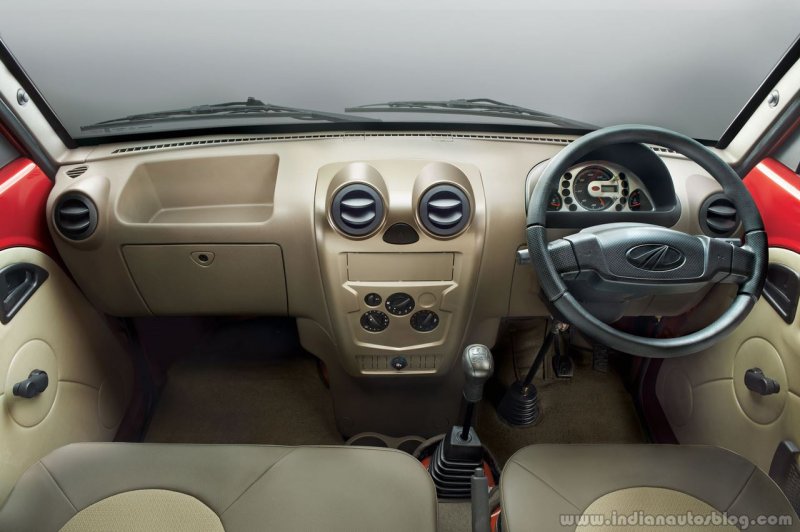 Mahindra-Supro-Maxitruck-dashboard-official-picture.jpg