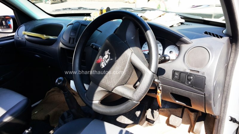 mahindra-imperio-pick-up-interior-inside.jpg