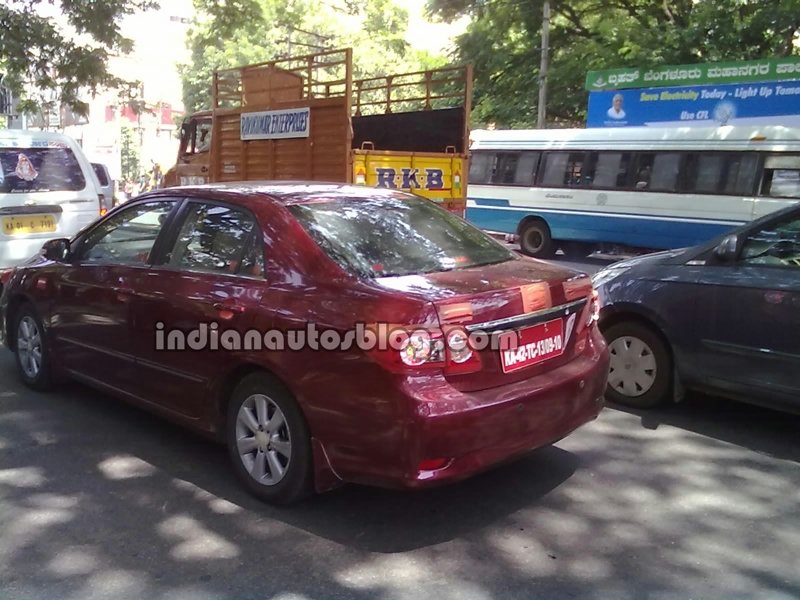 Toyota-Corolla-Altis-facelift-India-spied-1.jpg