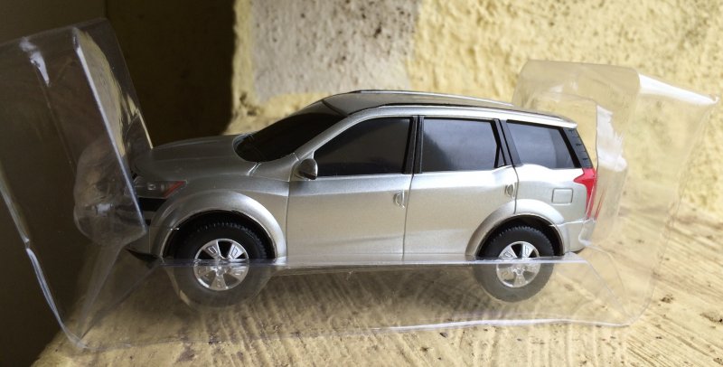 Shubhams XUV5OO Scale Model (3).JPG