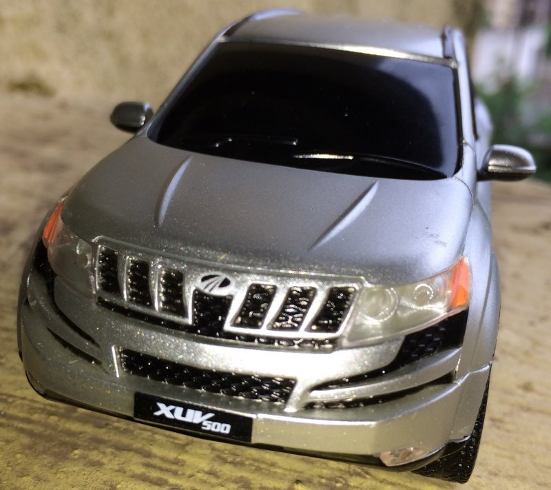 Shubhams XUV5OO Scale Model (6).JPG