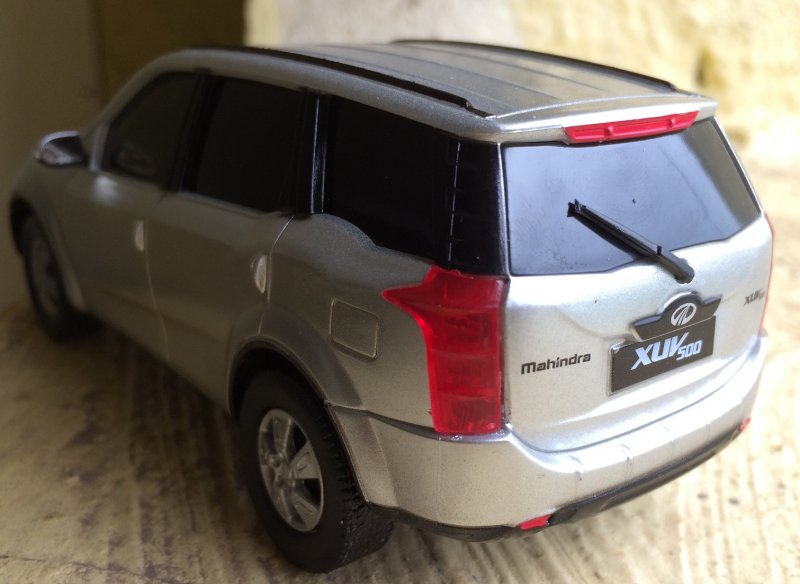 Shubhams XUV5OO Scale Model (8).JPG