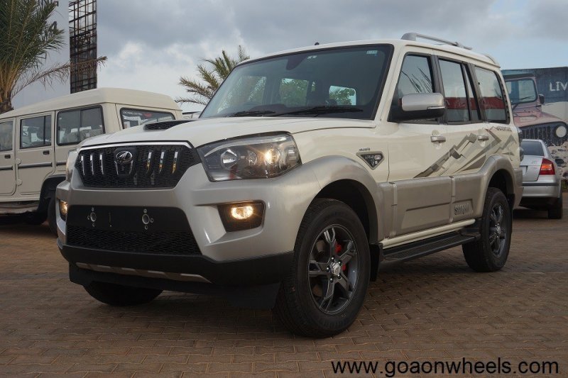 Mahindra-Scorpio-Adventure-Edition-front-three-quarter-launched-in-Goa.jpg