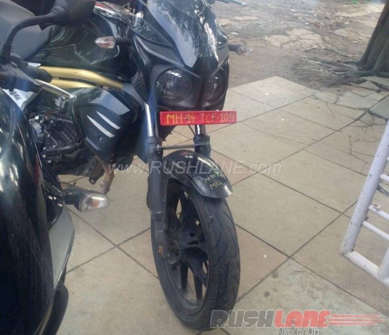 Mahindra-Mojo-new-variant-with-single-silencer-and-normal-fork-spied-810x698.jpg