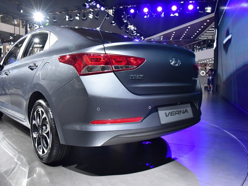 2017-Hyundai-Verna-rear-three-quarter-makes-world-premiere.jpg