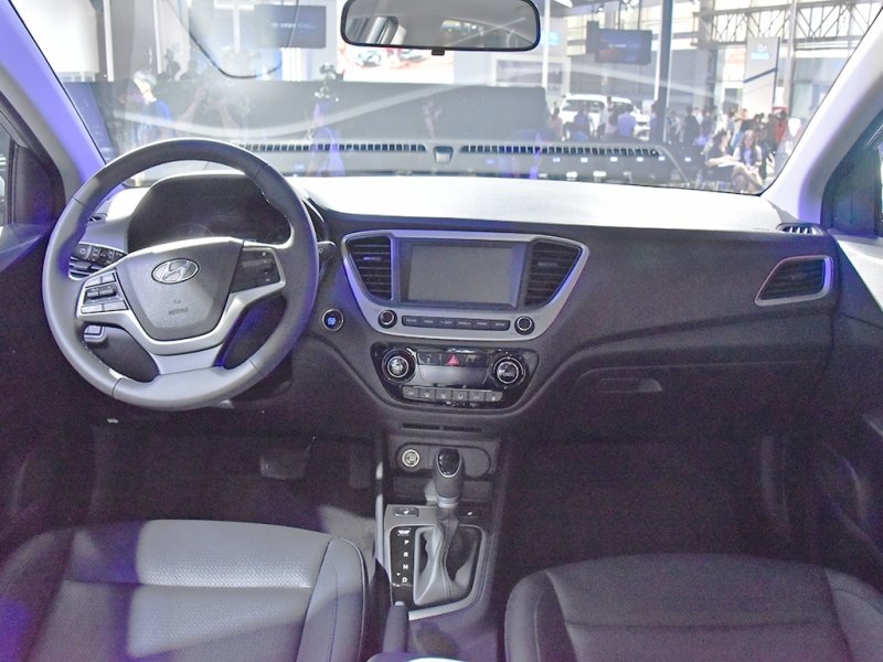 2017-Hyundai-Verna-dashboard-makes-world-premiere.jpg