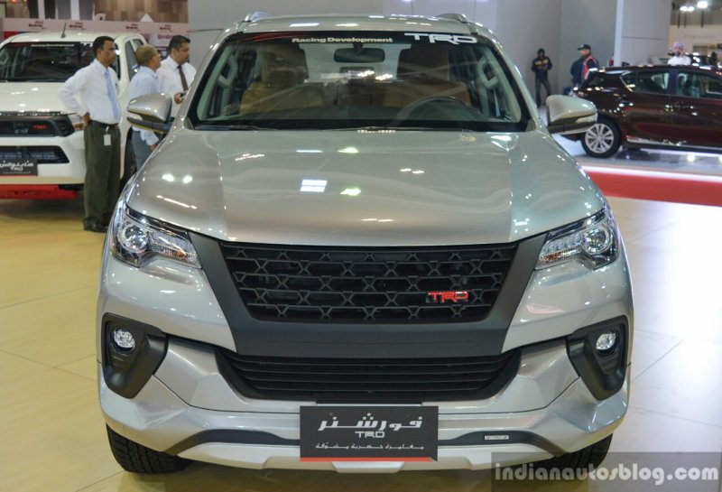 2016-Toyota-Fortuner-TRD-front-in-Oman.jpg