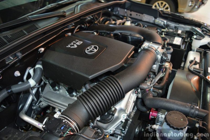 2016-Toyota-Fortuner-TRD-engine-bay-in-Oman-1024x681.jpg