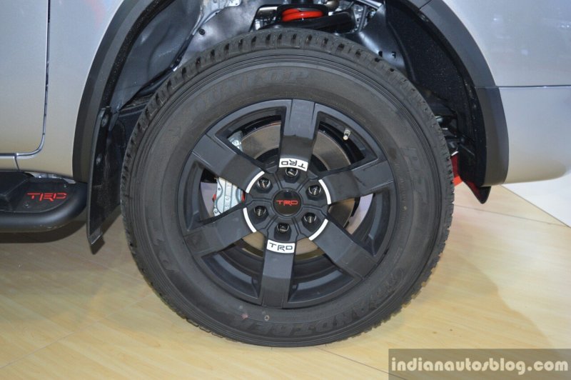 2016-Toyota-Fortuner-TRD-wheel-in-Oman.jpg