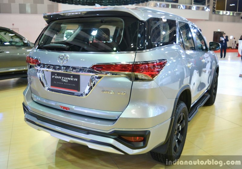 2016-Toyota-Fortuner-TRD-grille-in-Oman.jpg