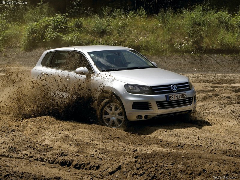 Volkswagen-Touareg_2011_800x600_wallpaper_19.jpg