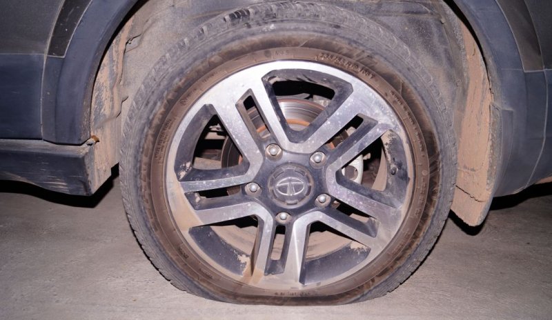 hexa flat tyre.JPG