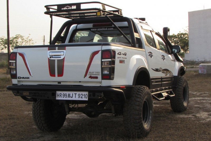 Isuzu-D-Max-V-Cross-4x4-Custom-Truck-5-1024x683.jpg