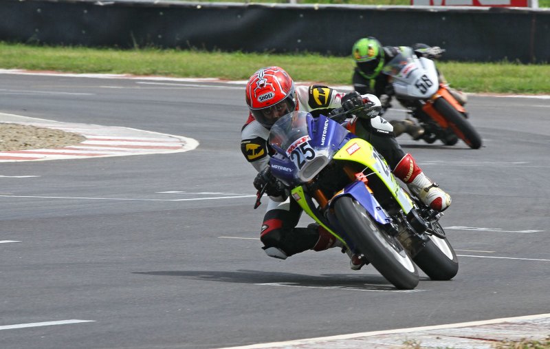 Deepak Ravikumar (No.25), who scored a double in the Super Sport Indian (300-400cc) class (Sept .JPG