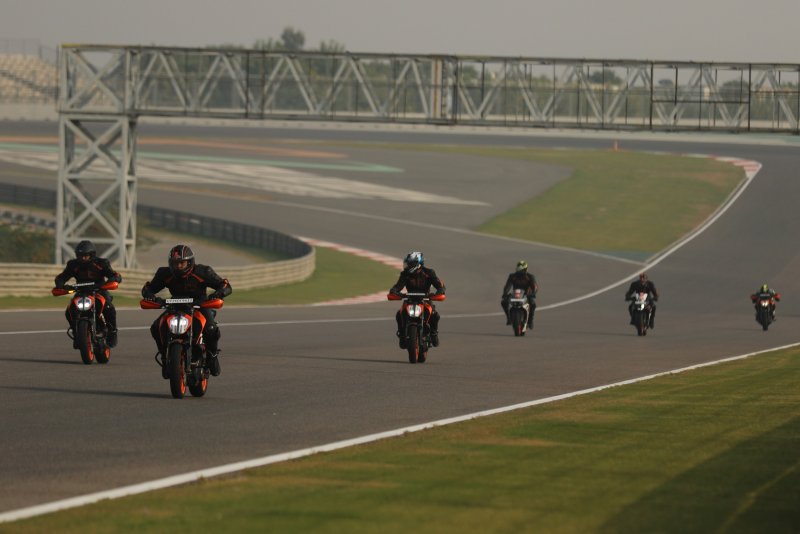 KTM Organizes Track Day (pic-2).JPG