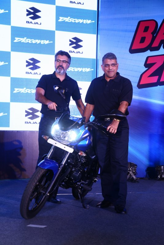 (L-R) - Mr Sumeet Narang, VP, Marketing, & Mr. Eric Vas, President - Motorcycle Business, Bajaj .JPG